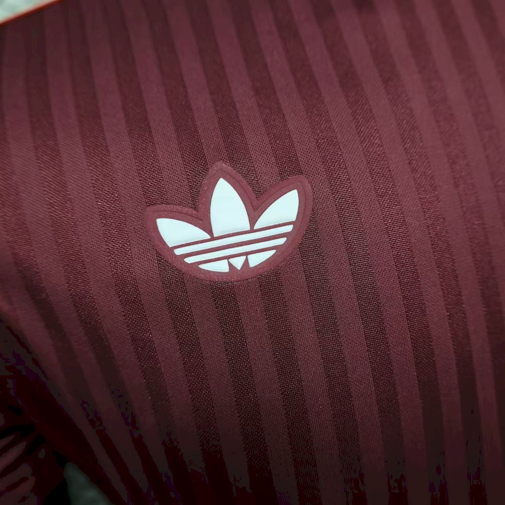 Camisola Bayern Munich 2025/2026 - Red Terrace Icons Edição Especial