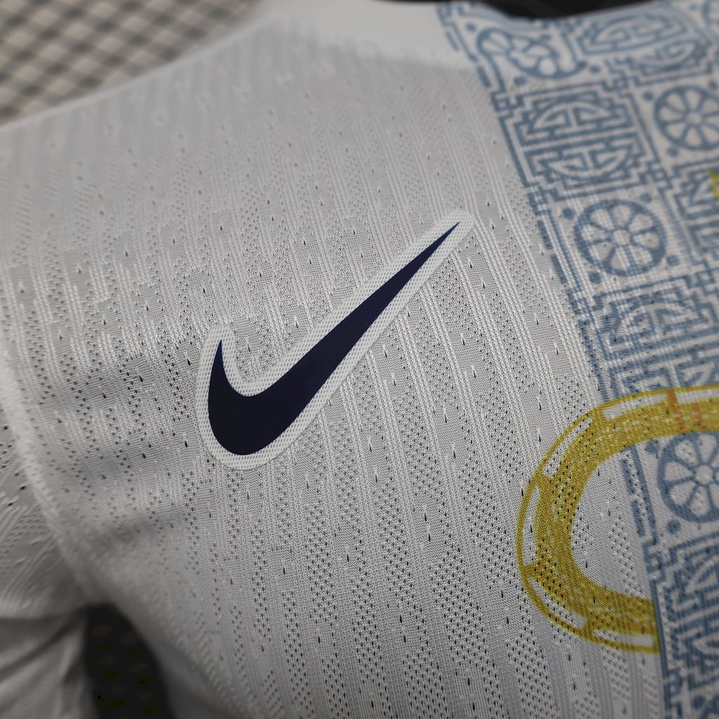 Camisola Tottenham 2025/2026 - White & Gold Snake Special Edition