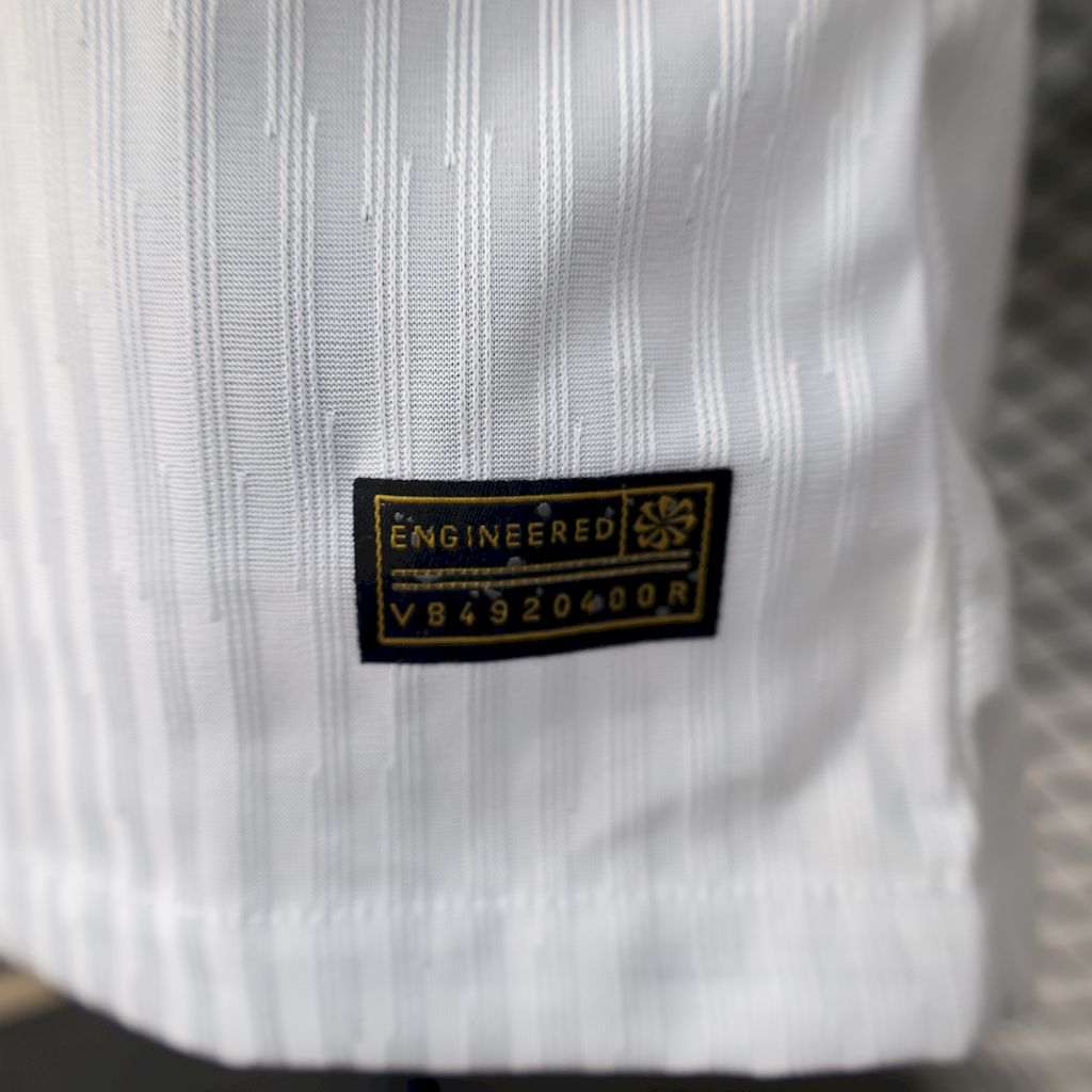 Camisola Tottenham 2025/2026 - White & Gold Snake Special Edition