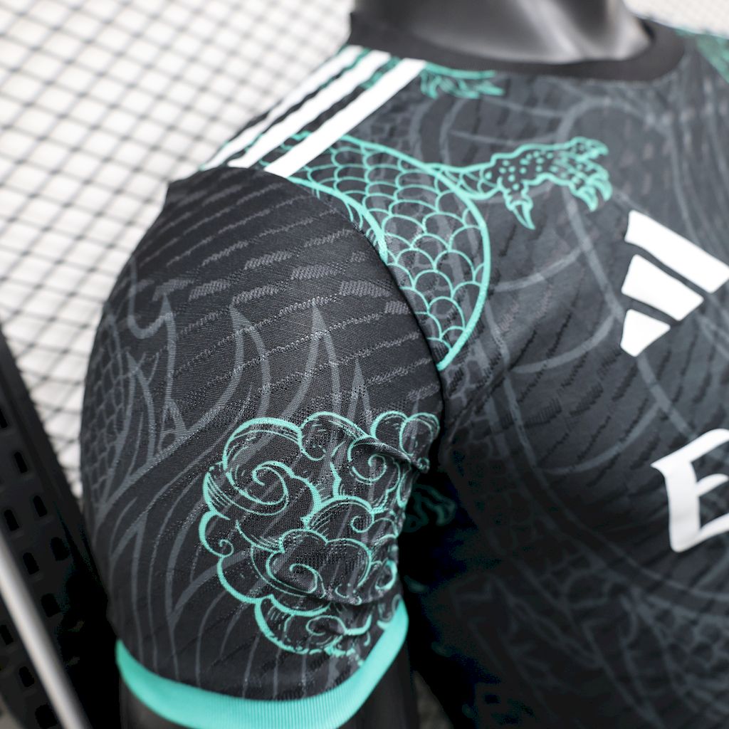 Camisola Real Madrid 2025/2026 - Black & Green Edição Especial