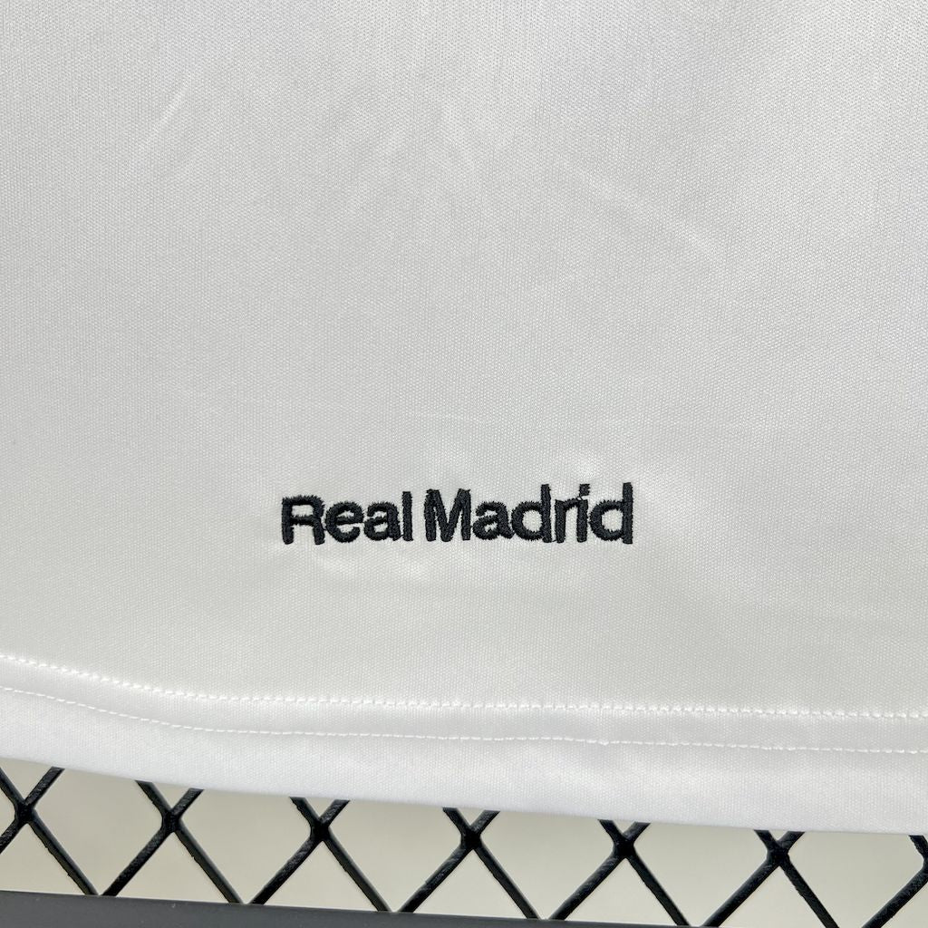 Camisola Retro Real Madrid 2005/2006 - Principal