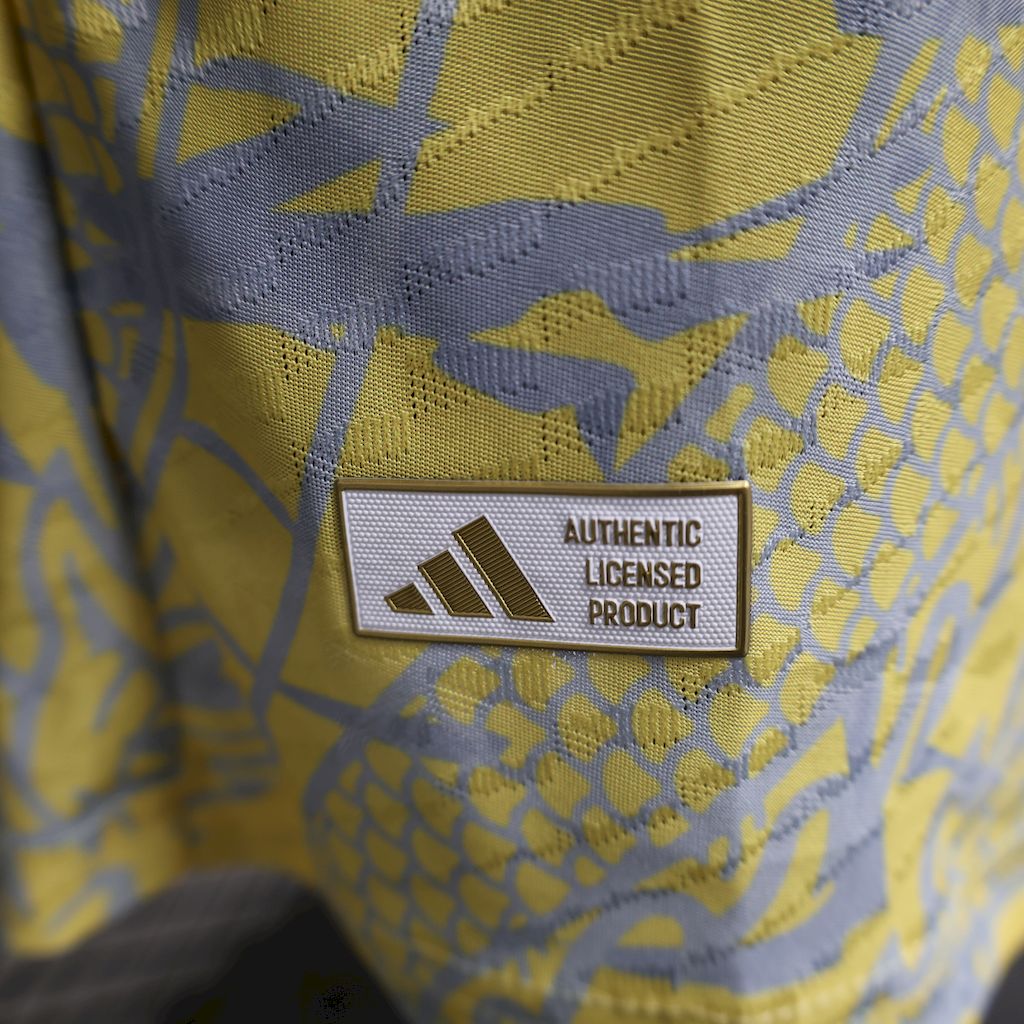 Camisola Real Madrid 2025/2026 - Amarelo/Bege Edição Especial