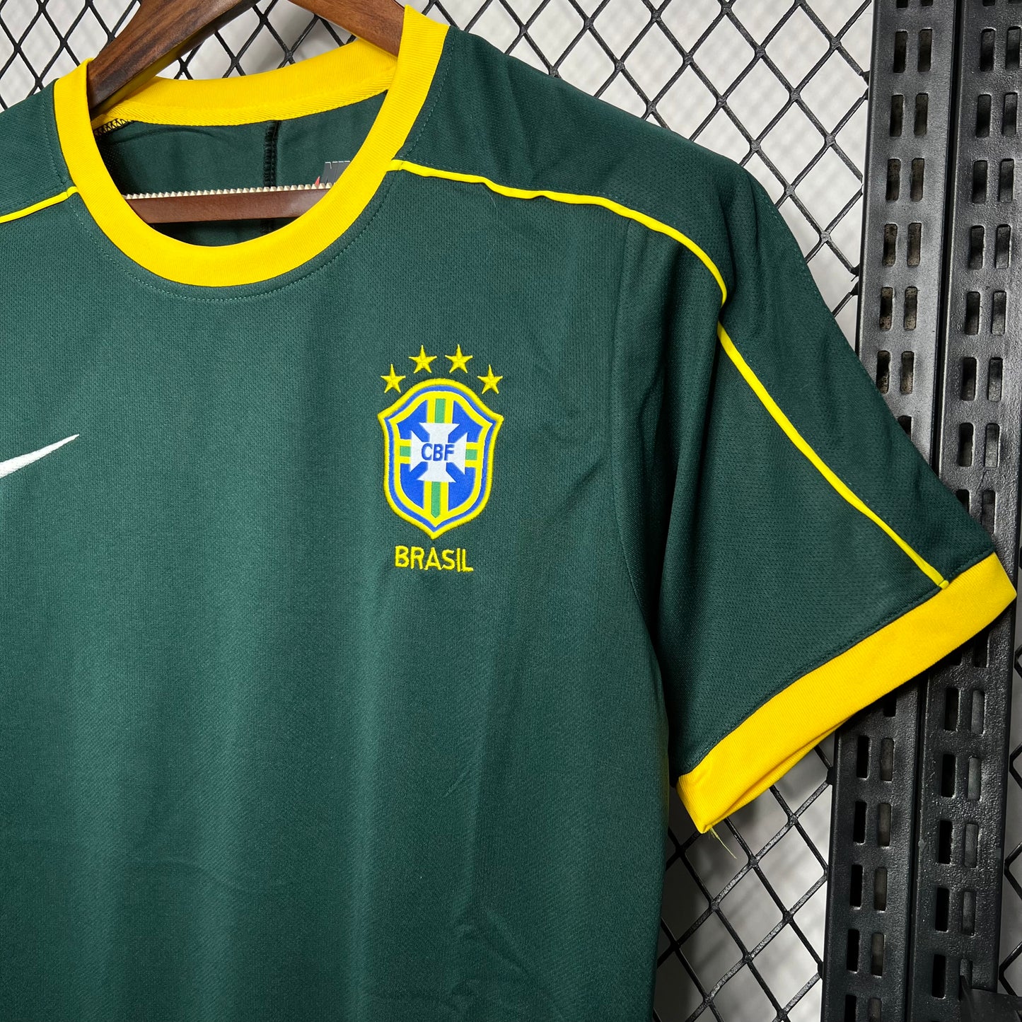 Camisola Nacional Retro Brazil 1998/1999 - Green Goalkeeper