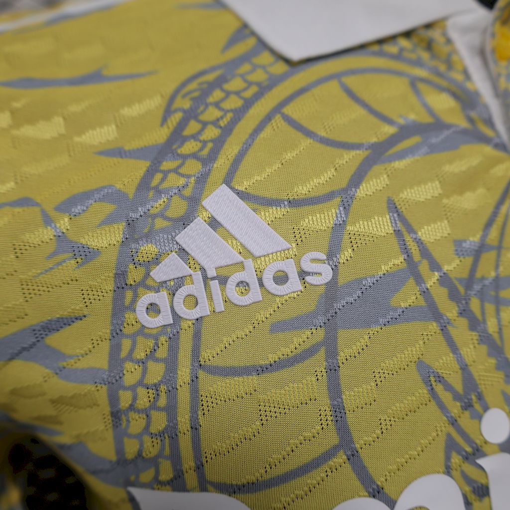 Camisola Real Madrid 2025/2026 - Amarelo/Bege Edição Especial