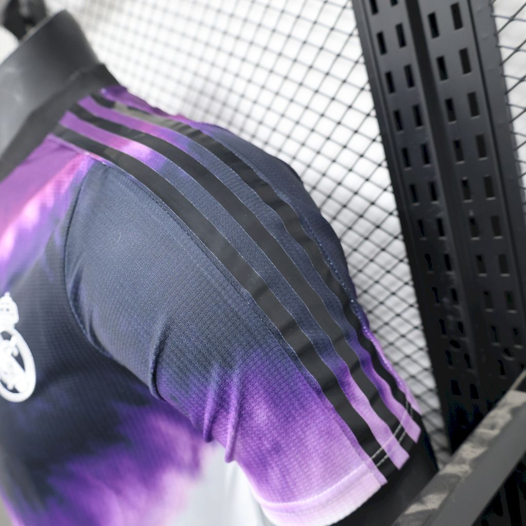 Camisola Real Madrid 2025/2026 - Purple & White Edição Especial